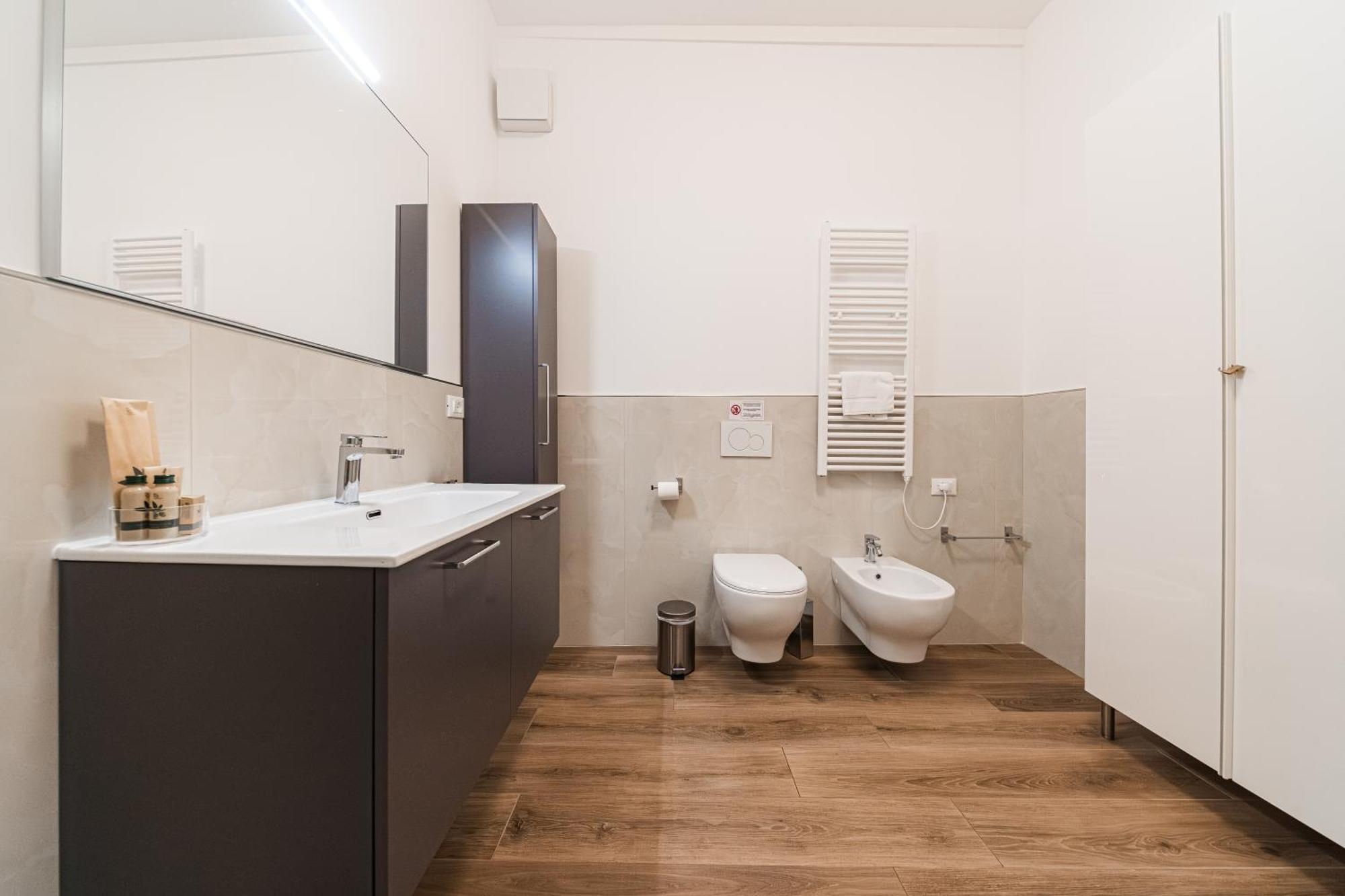 New - Venturini Suites In Bologna Centre מראה חיצוני תמונה